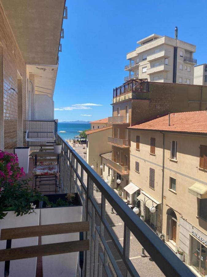 Affittacamere Via Roma 12 Follonica Exterior photo